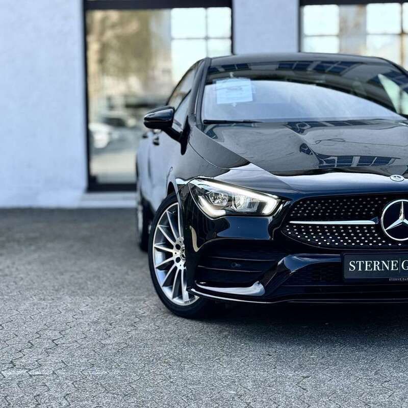 Kosmosschwarz metalliclack Gebraucht 2021 Mercedes CLA200 AMG line Coupé | 30.900 € (Fairer Preis) - Bild 1/4
