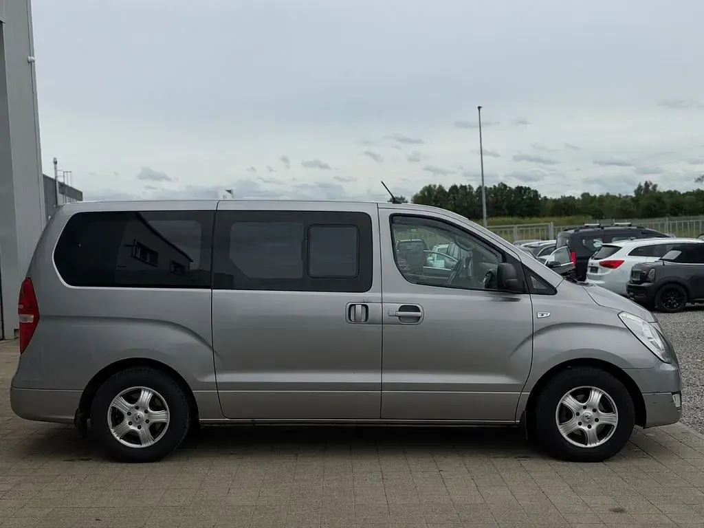 Gebraucht Hyundai H-1 Comfort 136 PS (100 kW) 2014 Hyper metallic / met Van / Kleinbus