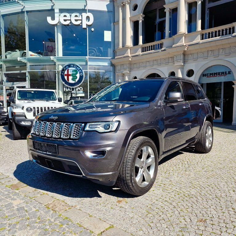 Grau Gebraucht 2018 Jeep Grand Cherokee Overland SUV | 29.990 € (Etwas zu teuer) - Bild 1/4