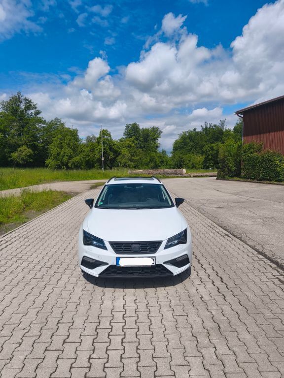 Weiß Gebraucht 2019 Seat Leon ST FR Kombi | 16.499 € (Fairer Preis) - Bild 1/4