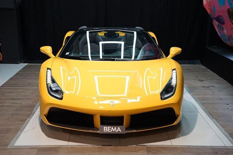 Gebraucht Ferrari 488 669 PS (492 kW) 2017 Gelb Cabrio