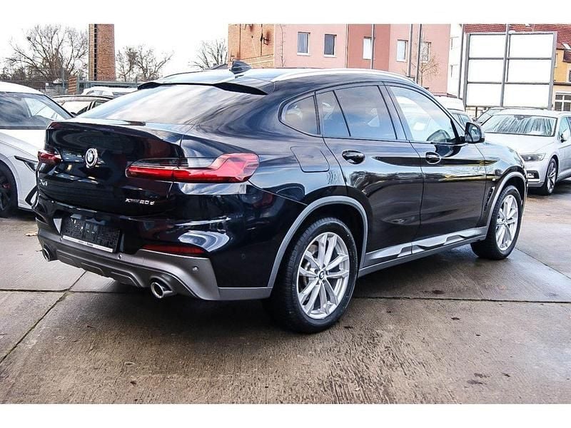 Gebraucht BMW X4 190 PS (139 kW) 2021 Carbonschwarz (metallic) SUV