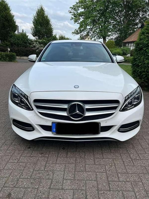 Weiß Gebraucht 2014 Mercedes C220 Avantgarde Limousine | 18.500 € (Fairer Preis) - Bild 1/4