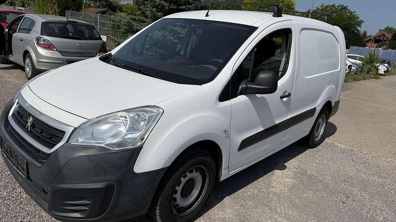 Blanc banquise Gebraucht 2017 Peugeot Partner Premium Van / Kleinbus | 5.900 € (Fairer Preis) - Bild 1/4