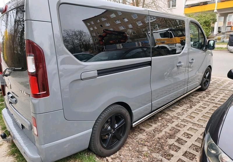 Gebraucht Renault Traffic 145 PS (106 kW) 2015 Grau Van / Kleinbus