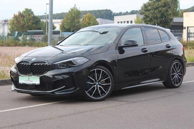 Schwarz Gebraucht 2022 BMW M135 Performance Kleinwagen | 33.490 € (Guter Preis) - Bild 1/4