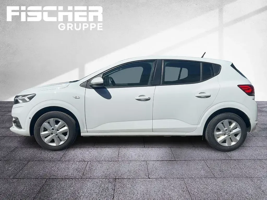 Używany Dacia Sandero Expression 91 KM (66 kW) 2023 Biały Sedan/Limuzyna
