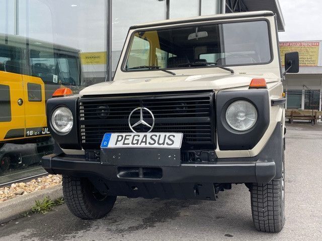 Weiß Gebraucht 1985 Mercedes G240 SUV | 29.999 € - Bild 1/4