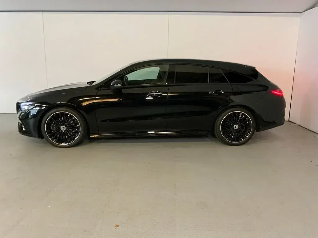 Gebraucht Mercedes CLA200 Premium 150 PS (110 kW) 2025 Metalliclack kosmosschwarz Limousine