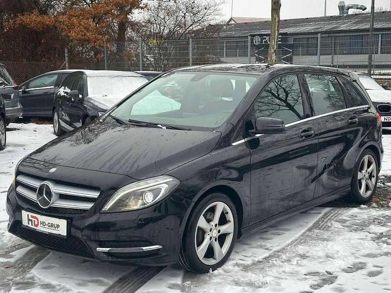 Gebraucht Mercedes B180 109 PS (80 kW) 2012 Schwarz Van / Kleinbus