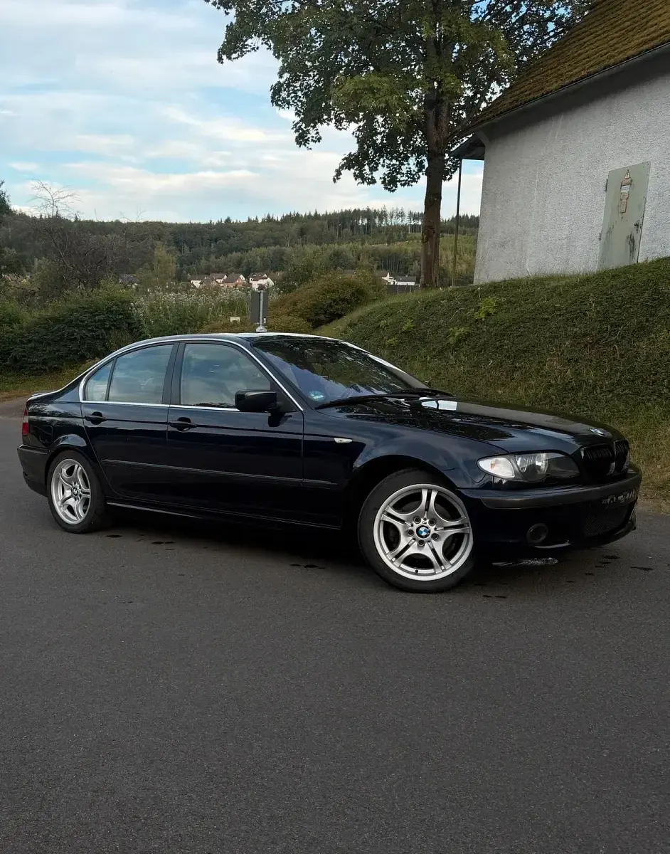Gebraucht BMW 325 192 PS (141 kW) 2004 Blau Limousine
