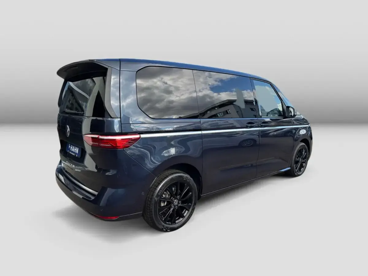 Begagnad VW Multivan Style 150 HK (110 kW) 2024 Blå Minibuss
