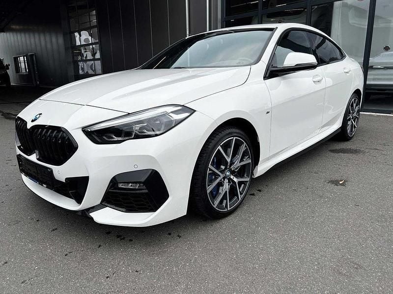 Alpinweiss iii (metallic) Gebraucht 2021 BMW 218 Sport Line Coupé | 22.880 € (Fairer Preis) - Bild 1/4