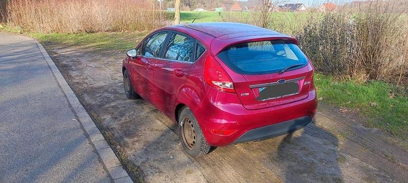Gebraucht Ford Fiesta Titanium 75 PS (55 kW) 2010 Rot Kleinwagen