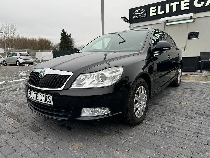 Schwarz Gebraucht 2011 Skoda Octavia Ambiente Limousine | 7.990 € (Fairer Preis) - Bild 1/4