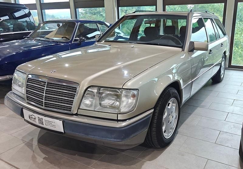 Gold Gebraucht 1996 Mercedes E220 Kombi | 5.999 € (Guter Preis) - Bild 1/4