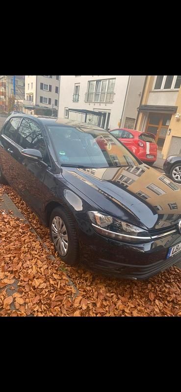 Gebraucht VW Golf VII 108 PS (79 kW) 2018 Schwarz Kombi