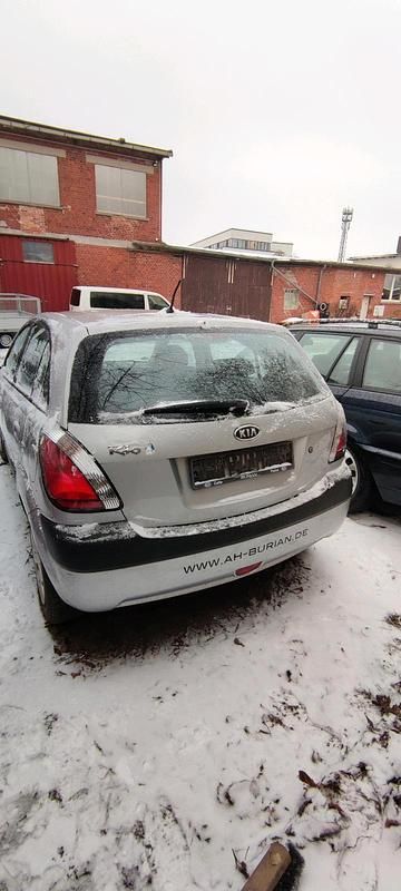 Gebraucht Kia Rio 97 PS (71 kW) 2009 Silber Kleinwagen