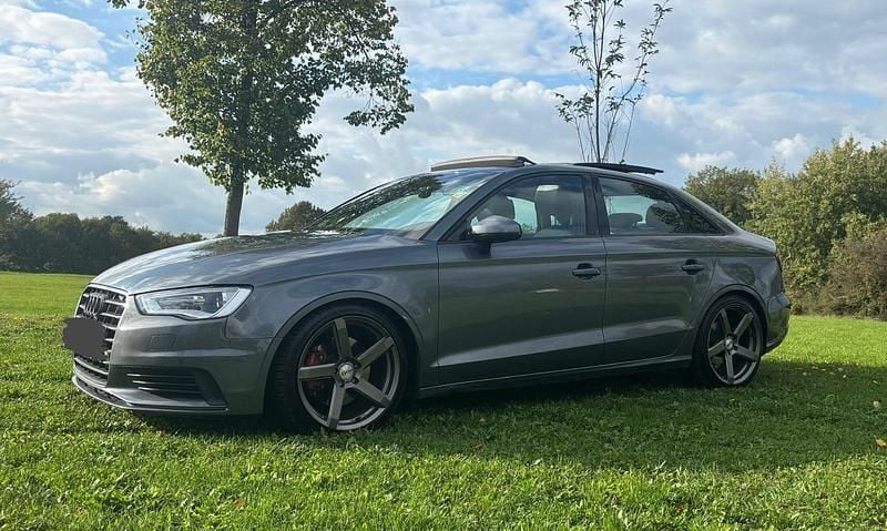 Grau Gebraucht 2016 Audi A3 Limousine | 12.900 € (Superpreis) - Bild 1/4