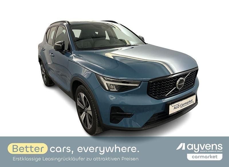Lackierung: fjord blue Gebraucht 2022 Volvo XC40 Plus SUV | 29.480 € - Bild 1/4