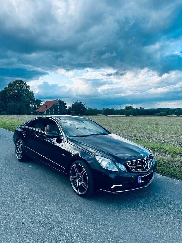 Schwarz Gebraucht 2009 Mercedes E350 Coupé | 7.500 € - Bild 1/4