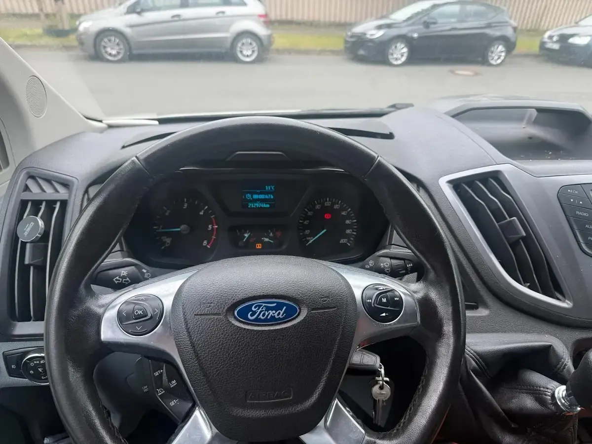Gebraucht Ford Transit 131 PS (96 kW) 2019 Weiß Van / Kleinbus