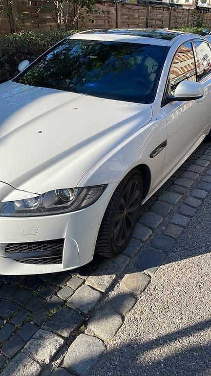 Gebraucht Jaguar XF Pure 179 PS (131 kW) 2017 Weiß Limousine