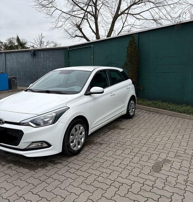 Gebraucht Hyundai i20 75 PS (55 kW) 2017 Weiß Limousine