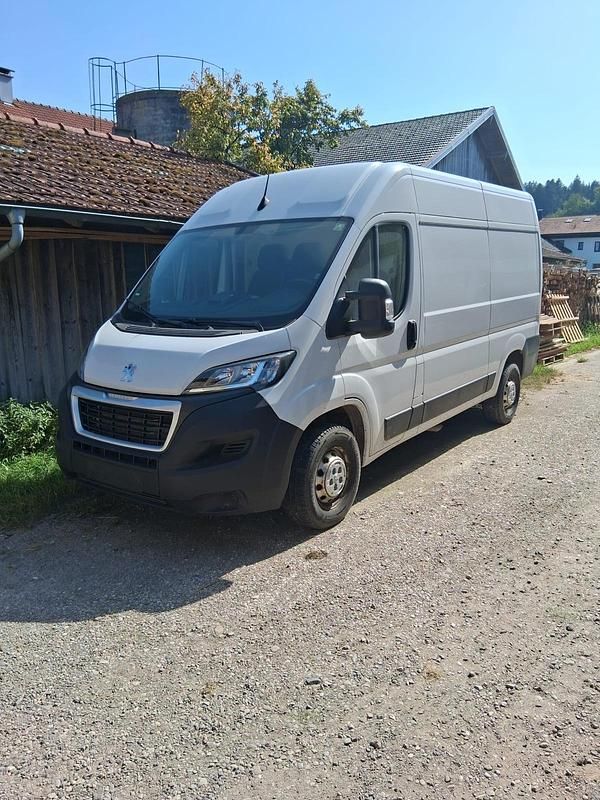 Weiß Gebraucht 2023 Peugeot Boxer Van | 25.900 € (Fairer Preis) - Bild 1/4