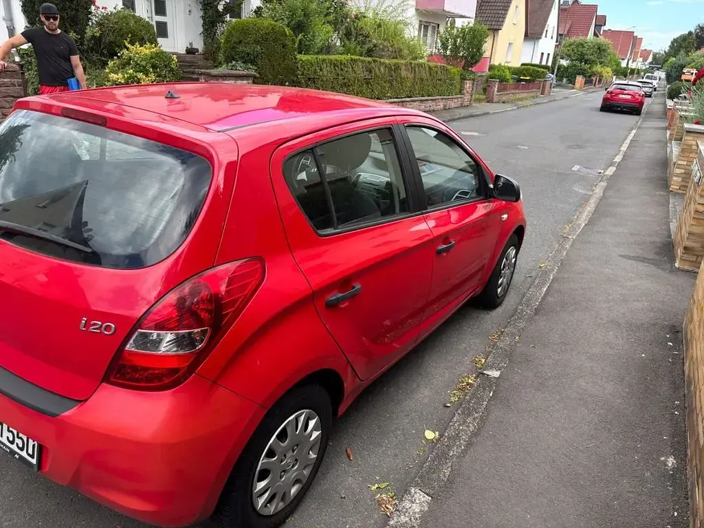 Gebraucht Hyundai i20 77 PS (56 kW) 2009 Rot Kleinwagen