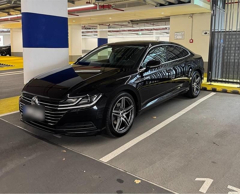 Schwarz Gebraucht 2018 VW Arteon Limousine | 23.500 € (Etwas zu teuer) - Bild 1/4