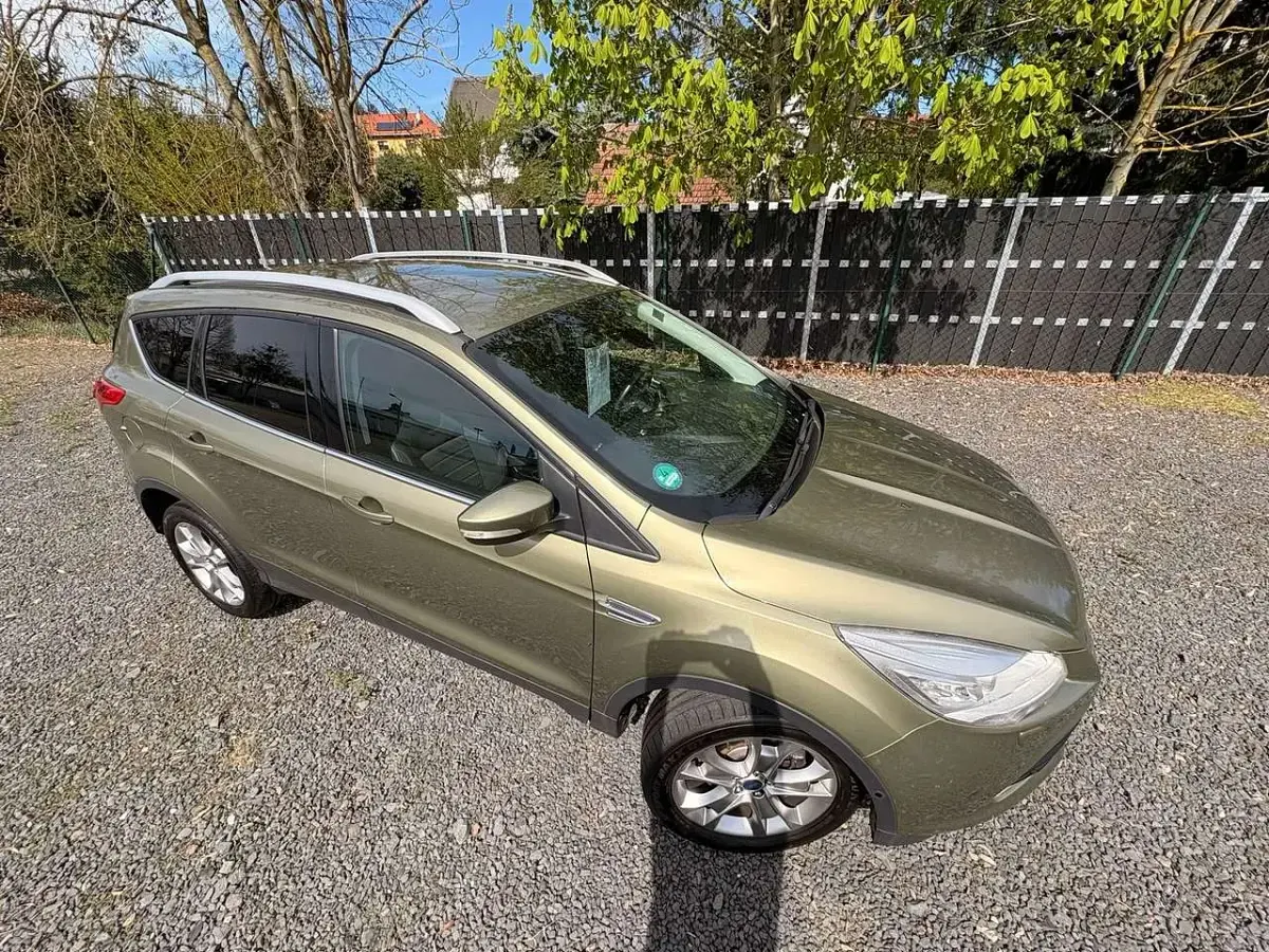 Usado Ford Kuga Titanium 140 HP (102 kW) 2013 Verde SUV