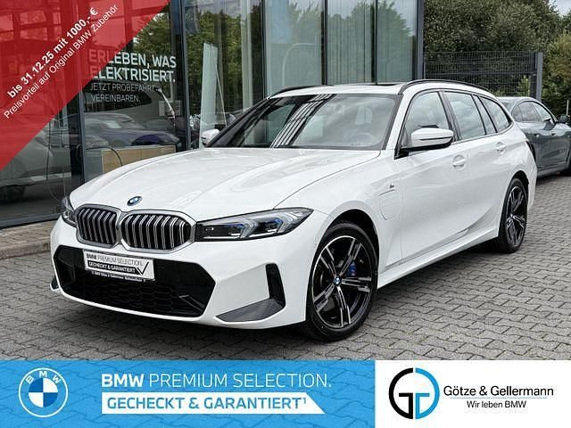Weiß (alpinweiss) Gebraucht 2024 BMW 330e M Sport Kombi | 46.970 € (Etwas zu teuer) - Bild 1/4