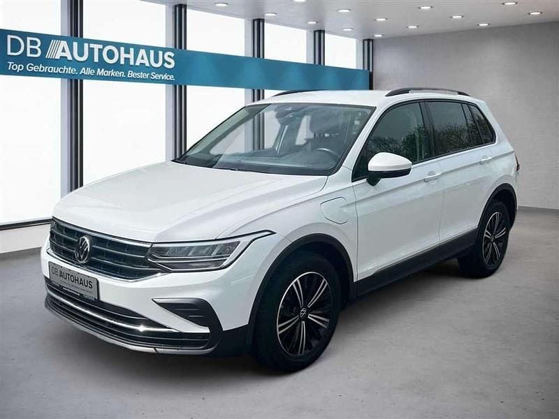 Weiß Gebraucht 2022 VW Tiguan Life SUV | 28.870 € (Guter Preis) - Bild 1/4