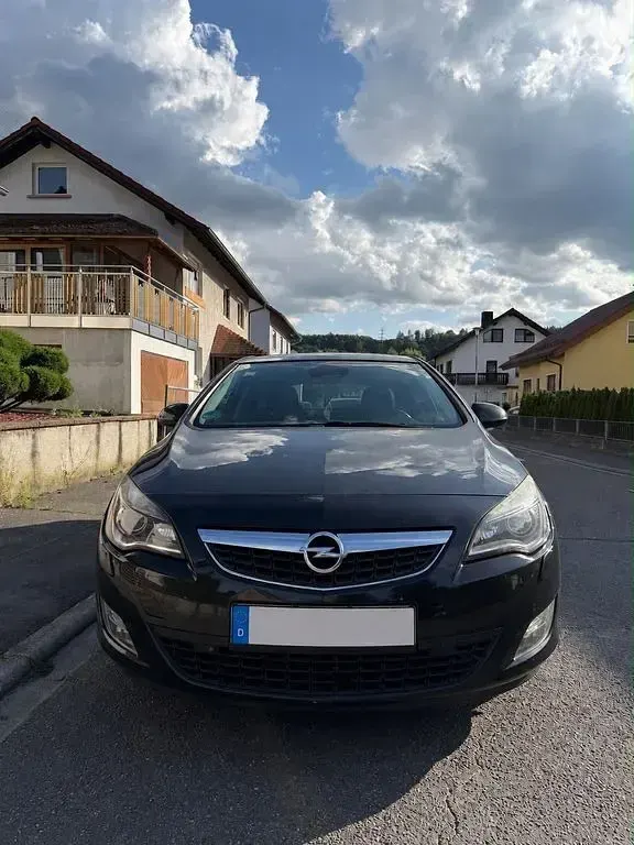 Gebraucht Opel Astra Color Edition 165 PS (121 kW) 2012 Schwarz Limousine