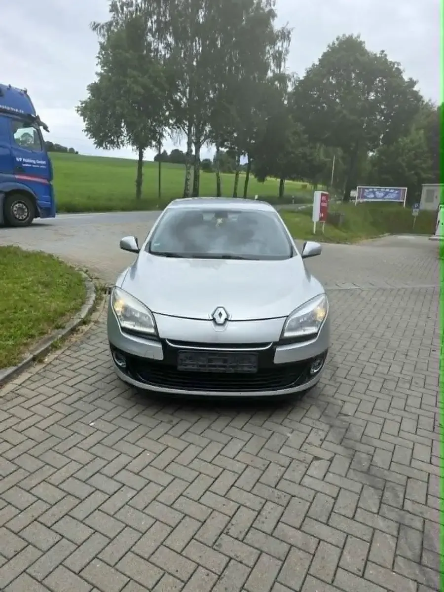 Gebraucht Renault Mégane 110 PS (80 kW) 2013 Silber Limousine