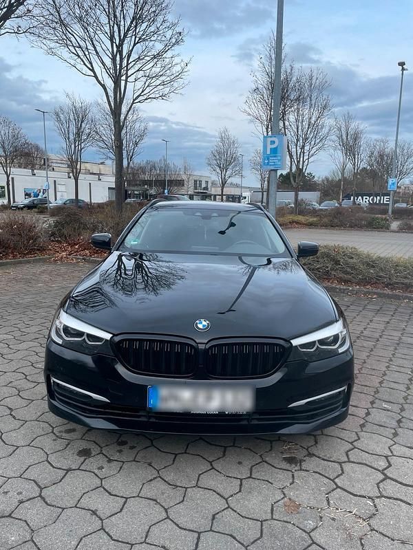Schwarz Gebraucht 2018 BMW 520 Kombi | 18.900 € (Fairer Preis) - Bild 1/4