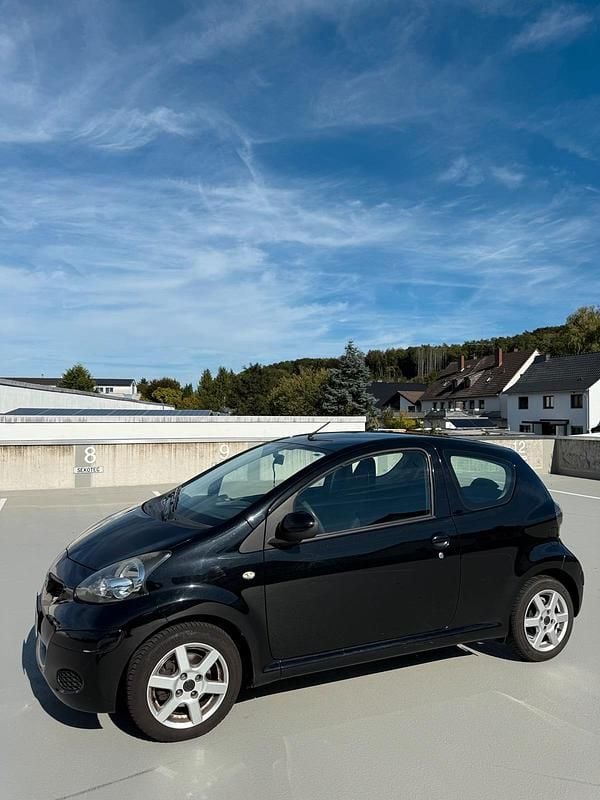 Schwarz Gebraucht 2009 Toyota Aygo Kleinwagen | 2.390 € (Fairer Preis) - Bild 1/4