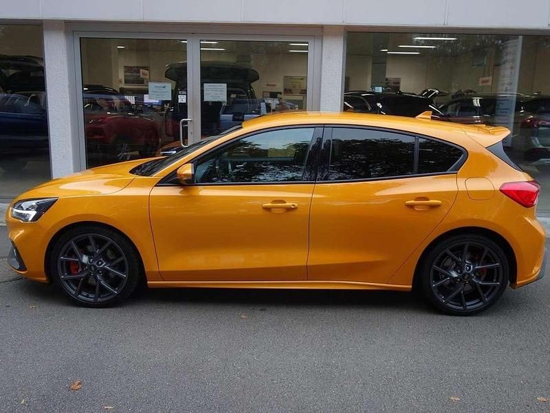 Gebraucht Ford Focus S 280 PS (205 kW) 2019 Tropicalorange metallic Limousine