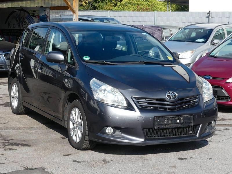 Grau Gebraucht 2012 Toyota Verso Edition Van / Kleinbus | 5.249 € (Guter Preis) - Bild 1/4