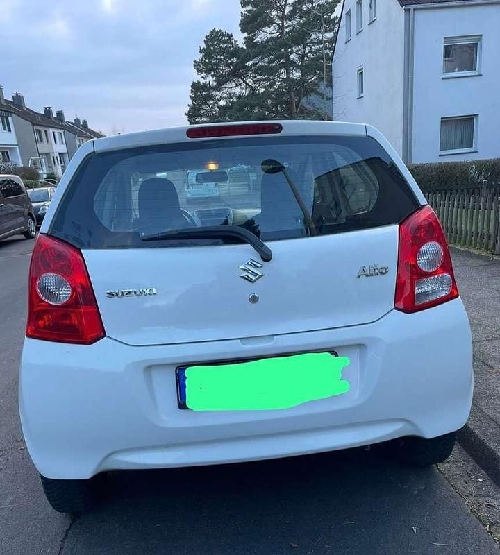 Usado Suzuki Alto Basic 68 HP (50 kW) 2011 Branco Citadino