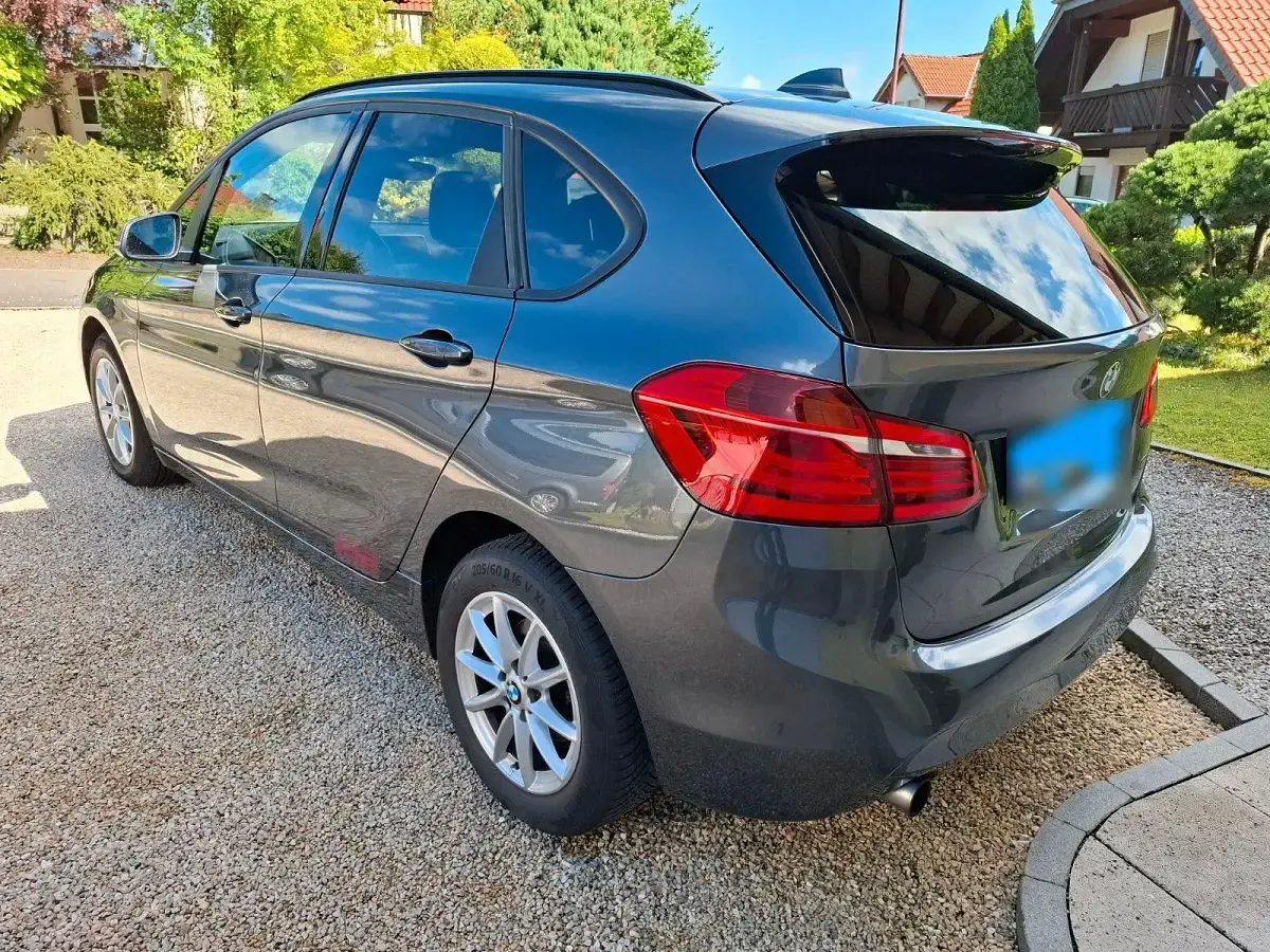 Gebraucht BMW 218 Active Tourer 136 PS (100 kW) 2016 Silber Van / Kleinbus