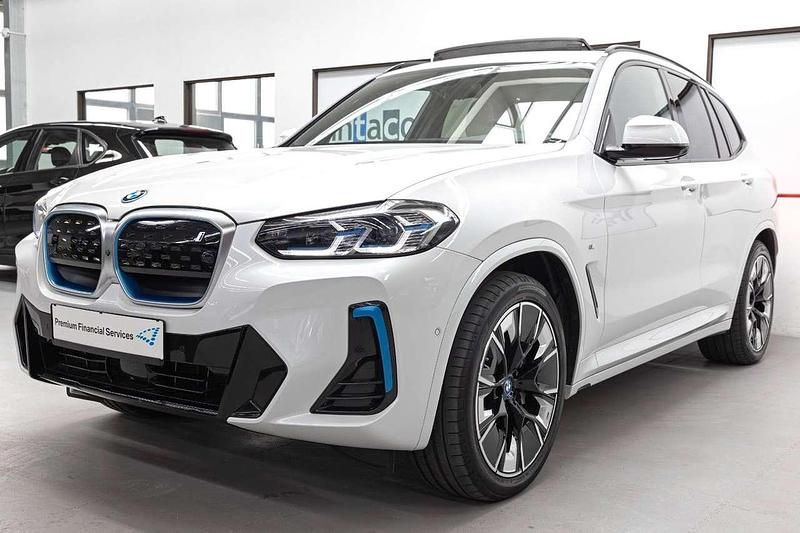 Gebraucht BMW iX3 Impressive 210 kW (286 PS) 2022 Mineralweiss SUV
