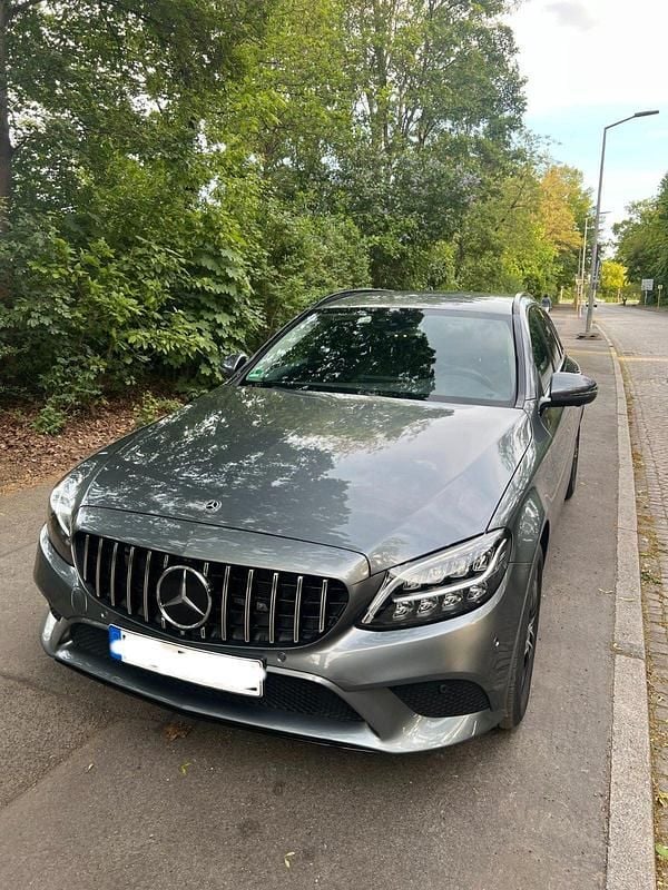 Grau Gebraucht 2020 Mercedes C220 AMG Kombi | 25.890 € (Guter Preis) - Bild 1/4
