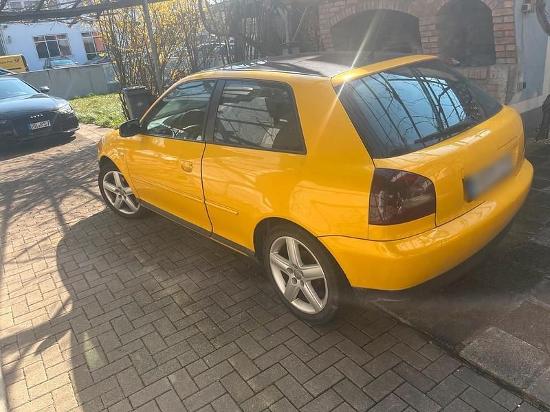 Gebraucht Audi A3 131 PS (96 kW) 2002 Gelb Kleinwagen
