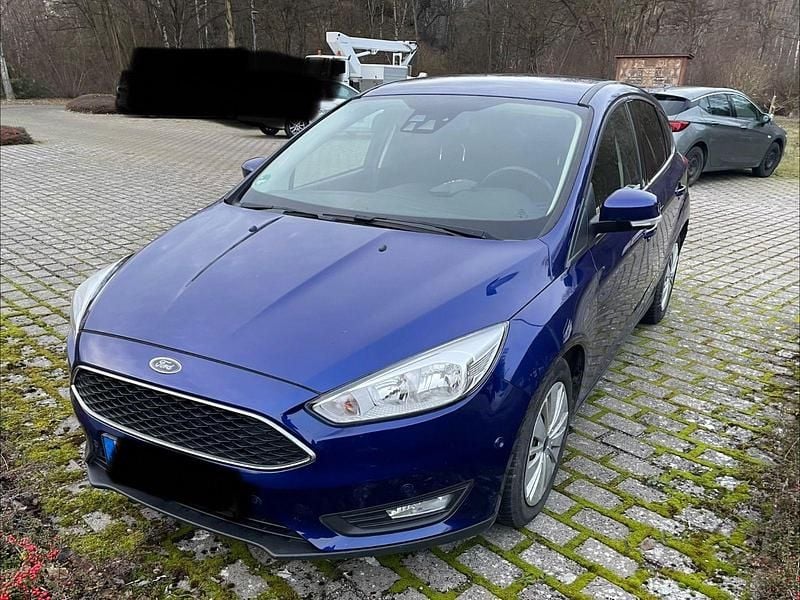 Blau Gebraucht 2016 Ford Focus Business Edition Limousine | 4.999 € (Superpreis) - Bild 1/4