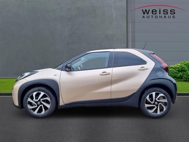Neu Toyota Aygo X 72 PS (52 kW) 2025 Silber SUV