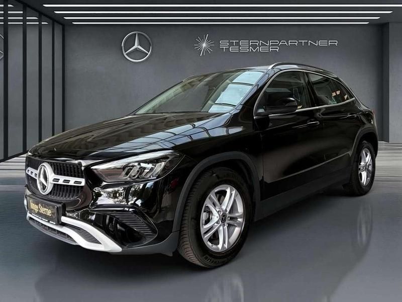 Schwarz Gebraucht 2024 Mercedes GLA180 SUV | 27.990 € - Bild 1/3