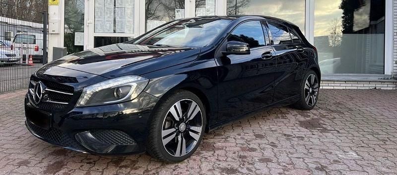 Gebraucht Mercedes 200 156 PS (114 kW) 2013 Schwarz Kleinwagen