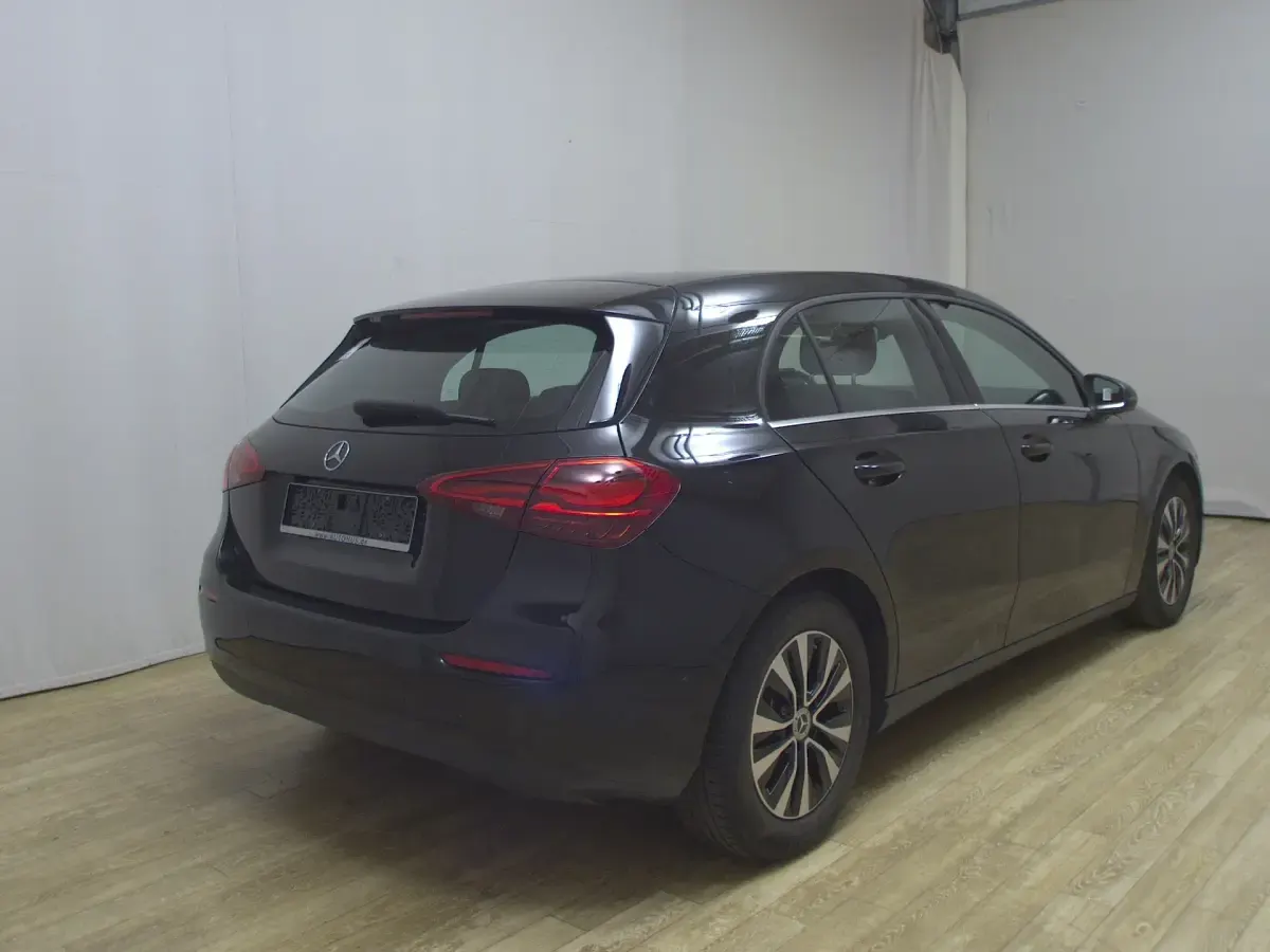 Gebraucht Mercedes A200 150 PS (110 kW) 2023 Schwarz Limousine